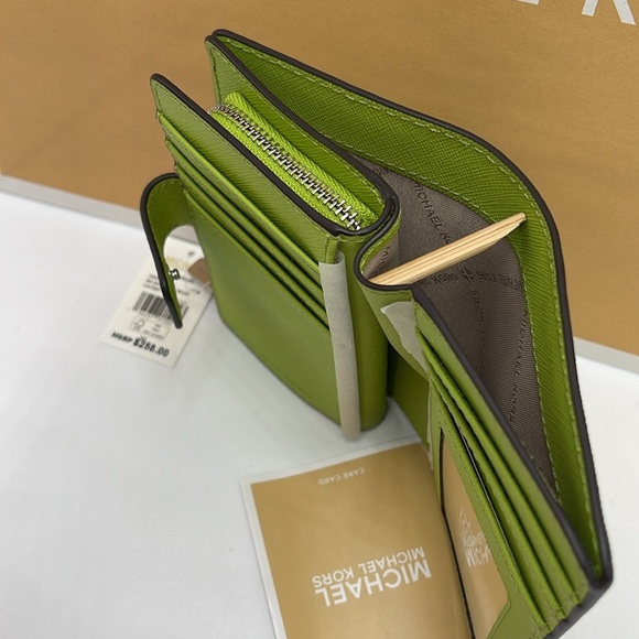 Michael Kors Medium Saffiano Leather Wallet
Lime
NWT - Picture 6 of 16